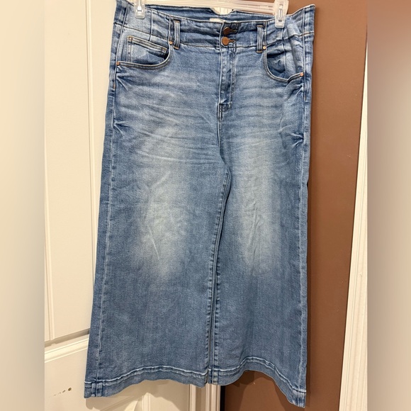 Women’s Relaxed Fit Risen Blue Jeans - Picture 1 of 7